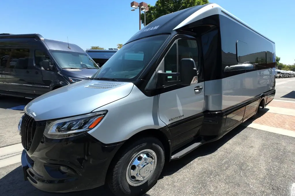 2027 Airstream Atlas 25RT - Photo 4