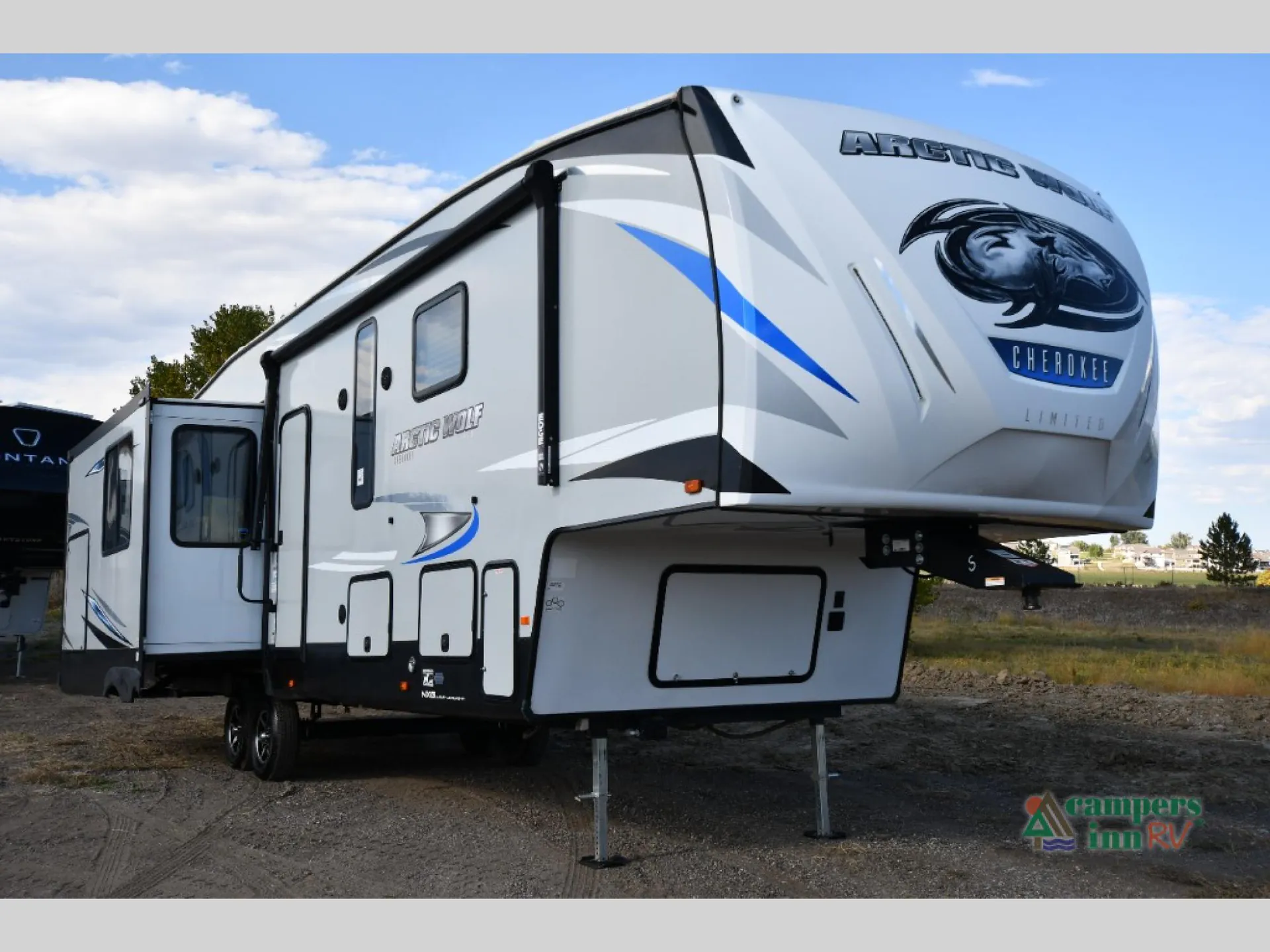 2021 Forest River Cherokee Arctic Wolf 3550 SUITE