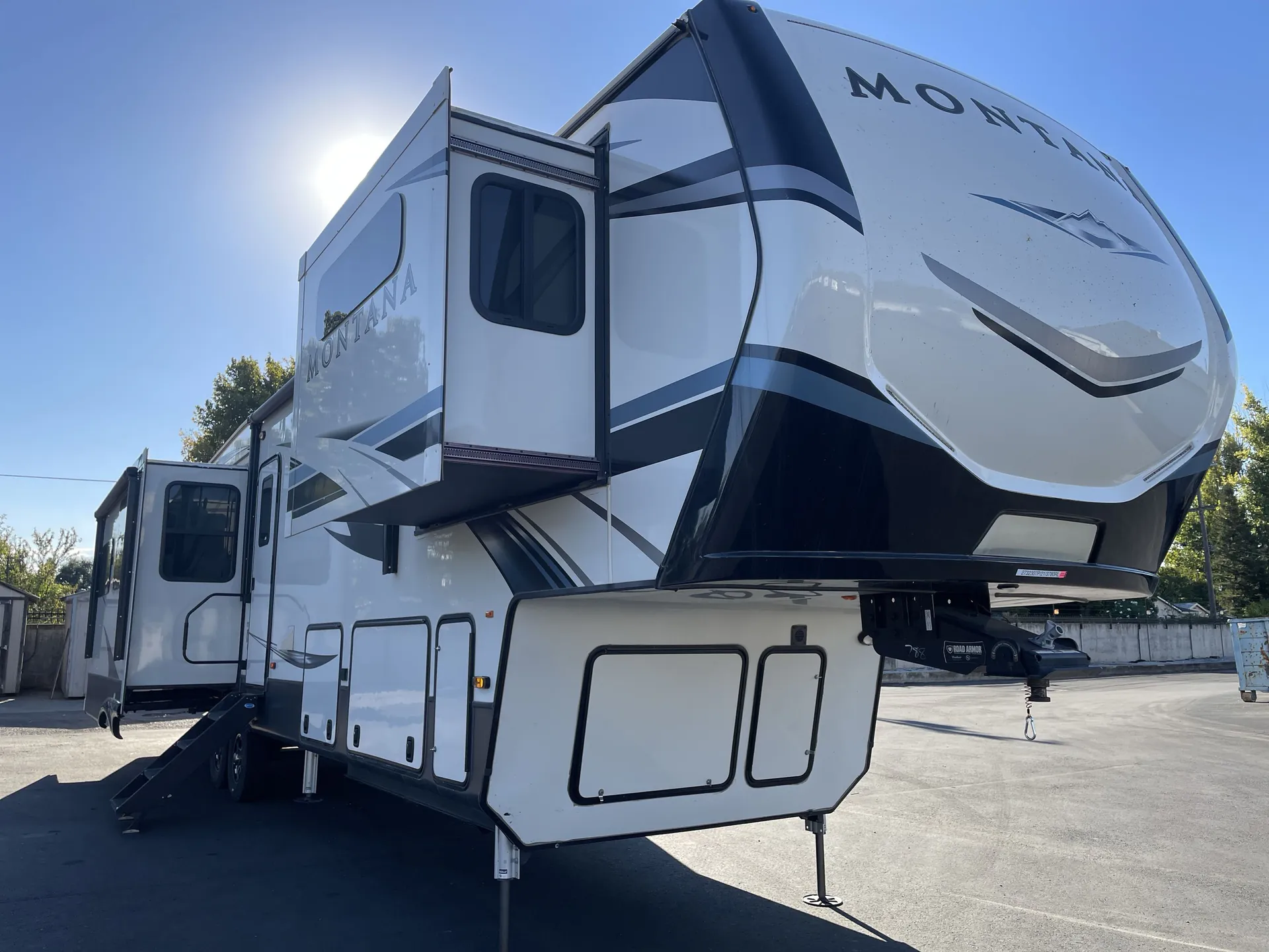2021 Keystone Montana 3780RL - Photo 2