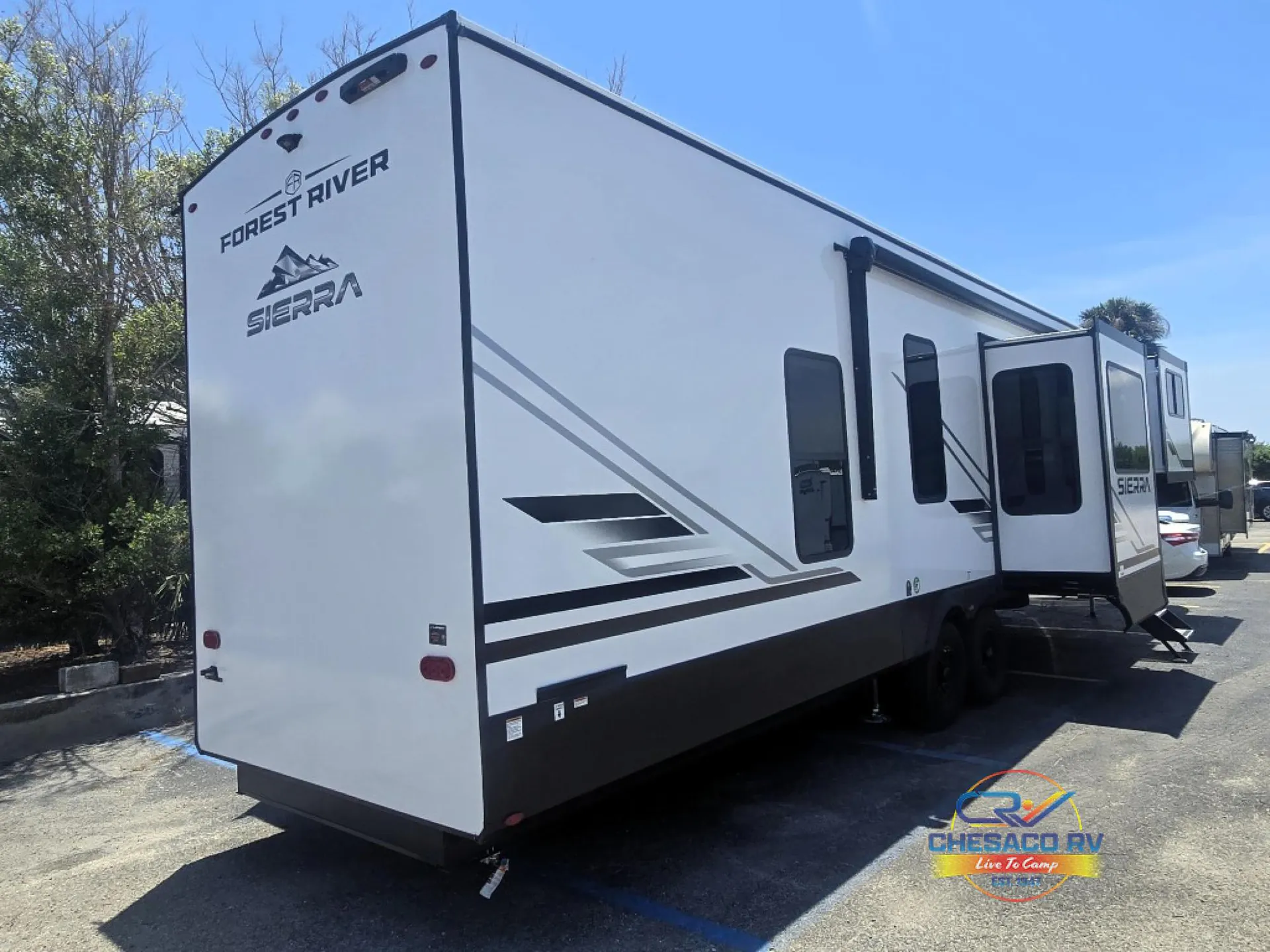 2025 Forest River Sierra 3990FL - Photo 4