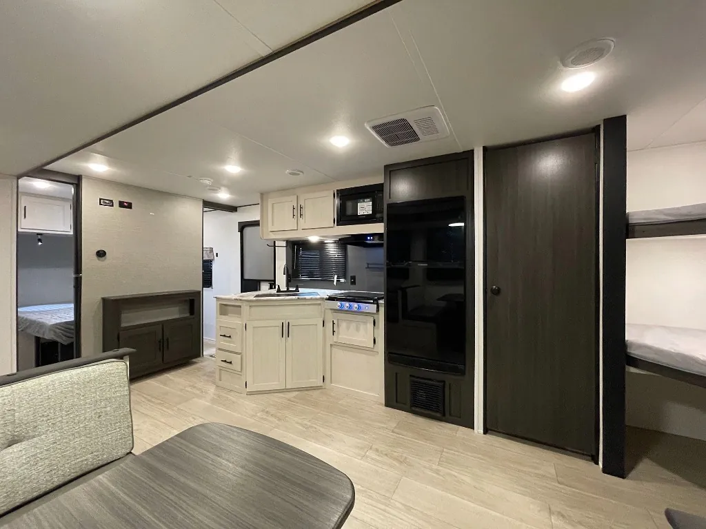 2027 Shasta I-5 527BHS, Photos photo 6