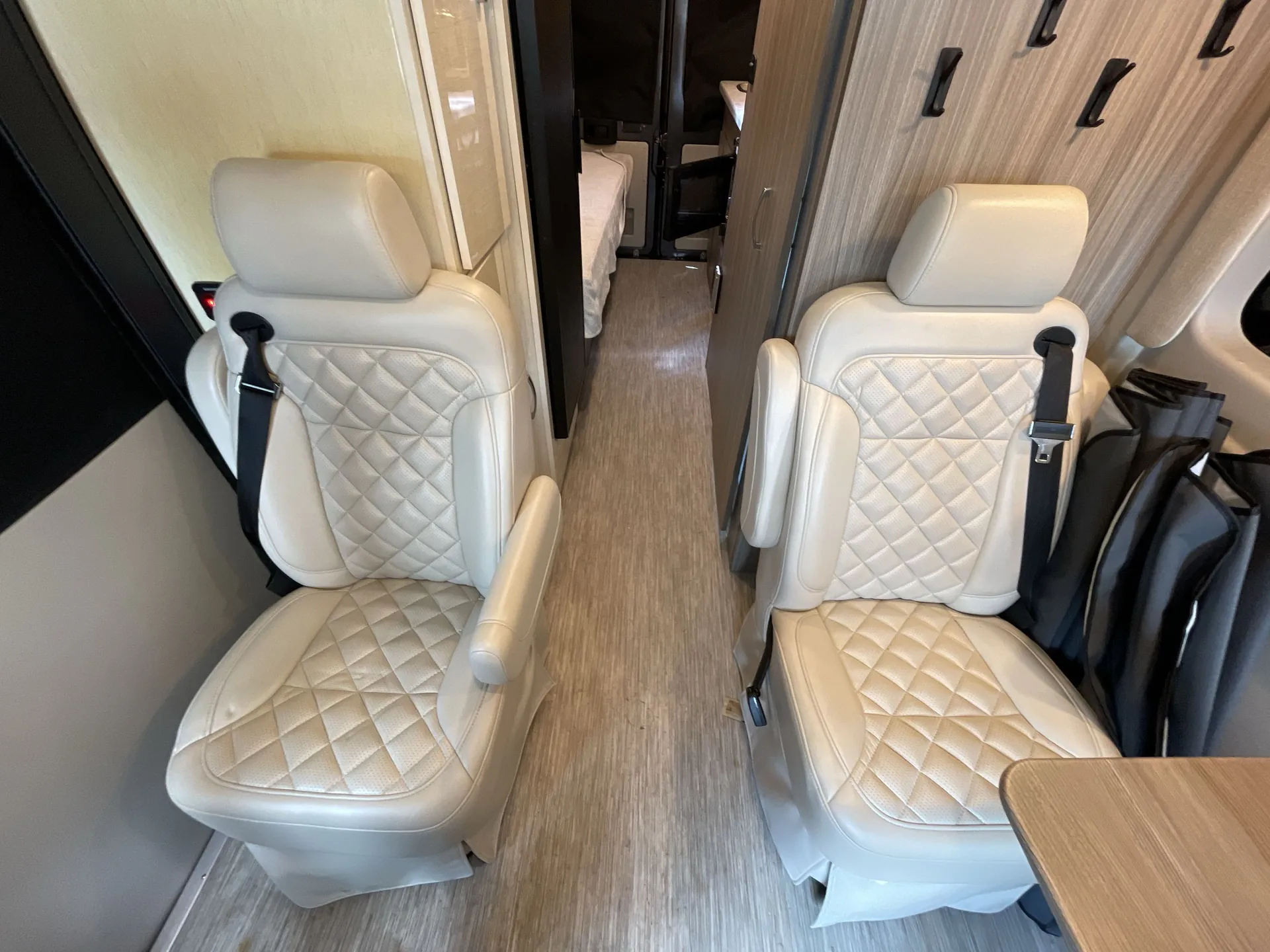 2023 entegra coach Ethos Li 20AL — living area main