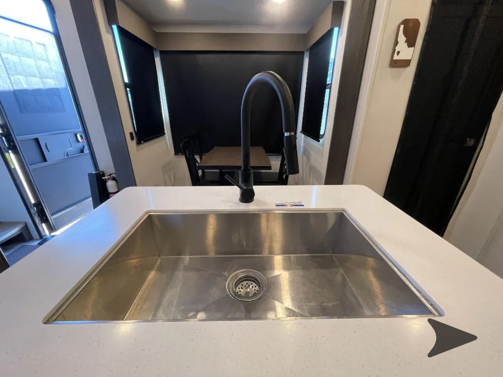 2023 Alliance RV Valor 42V13, Photos photo 24