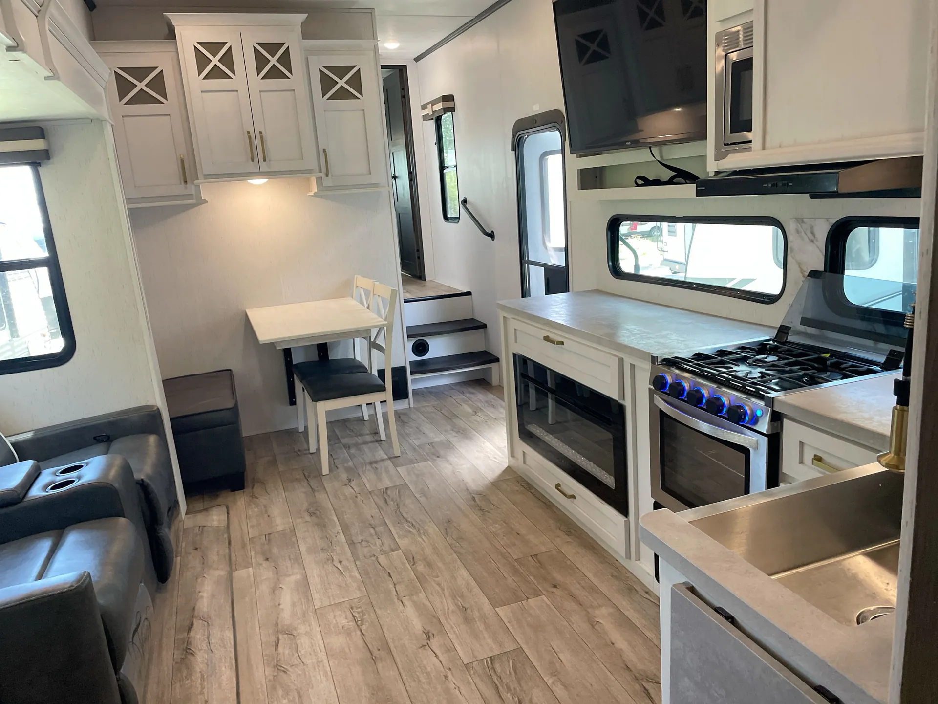 2022 Dutchmen Astoria 1500 2943BHF — living area main