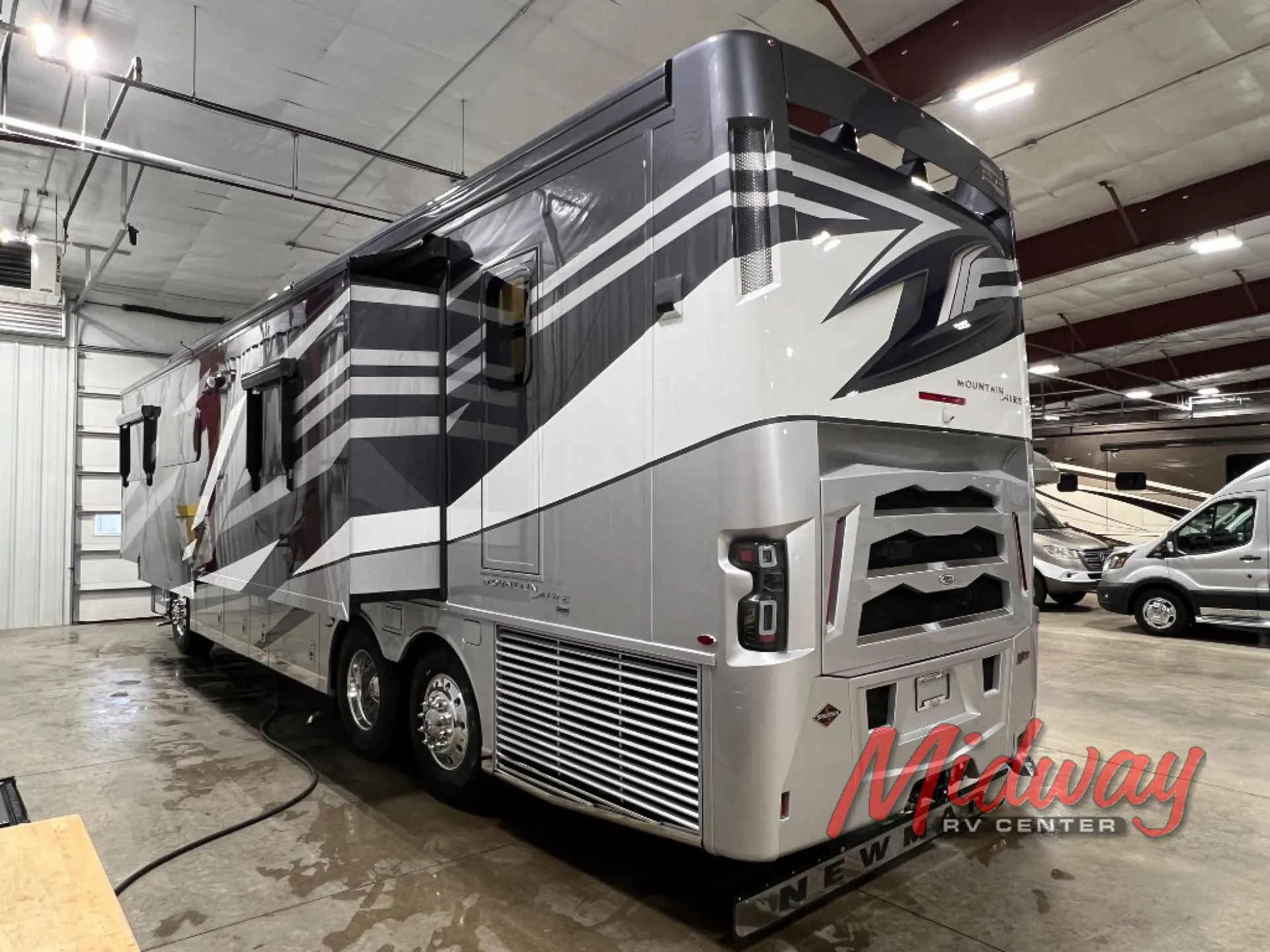 2026 Newmar Mountain Aire 3825 - Photo 3