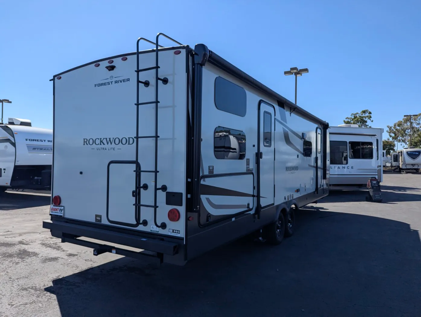 2027 Forest River Rockwood Ultra Lite 2706BH — Photo 7