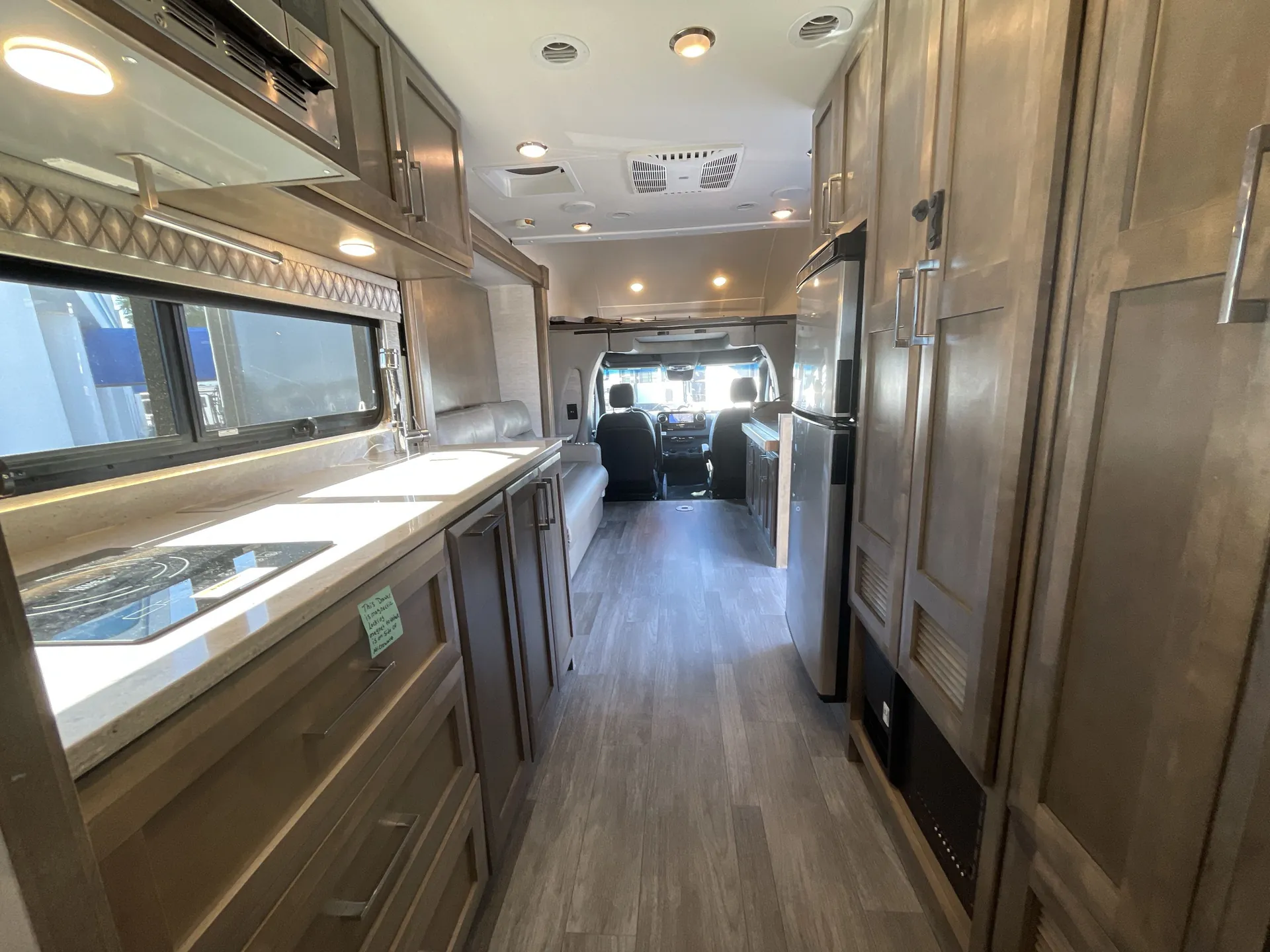 2023 Tiffin Wayfarer 25 JW — living area main