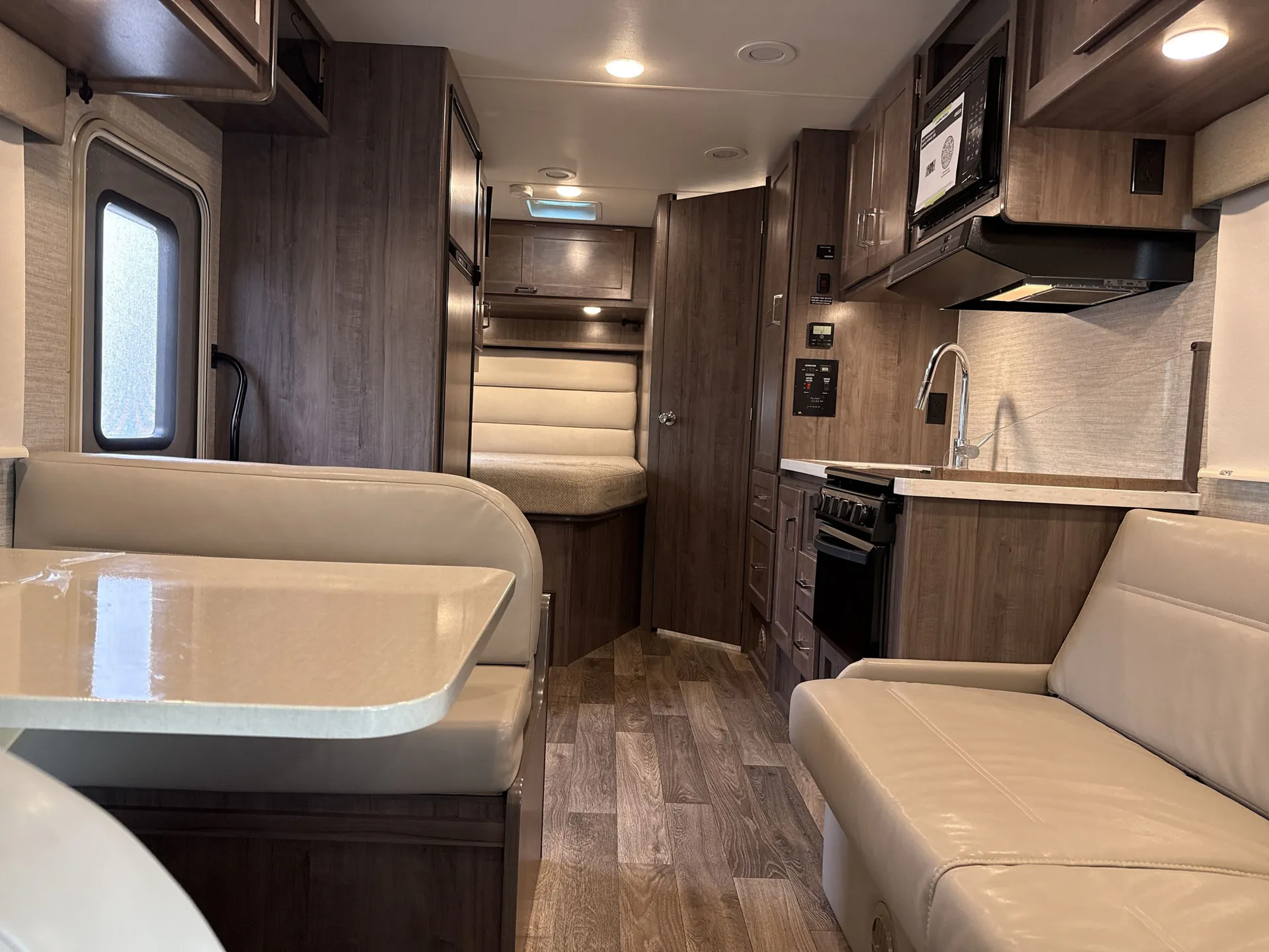 2022 Winnebago Minnie Winnie 25B — living area main