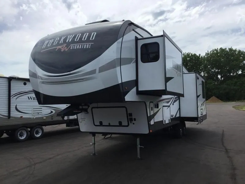 2022 Forest River Rockwood Signature Ultra Lite 8288SB - Photo 3