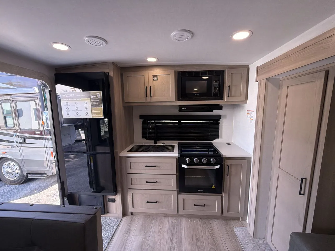 2026 Forest River Rockwood Mini Lite 2515S — Photo 6