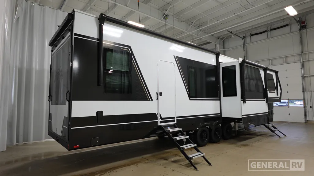 2026 Brinkley Model G 4000, Photos photo 7