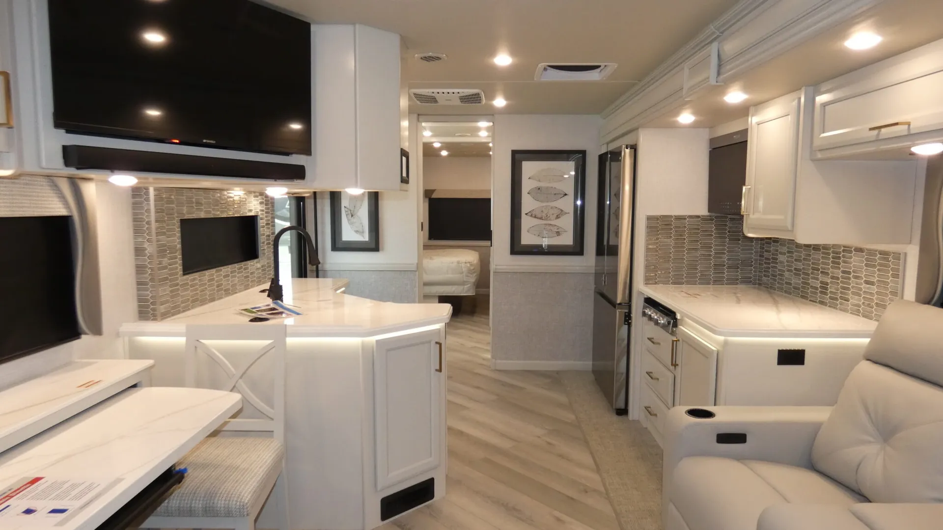 2026 Fleetwood Bounder 35GL - Photo 3