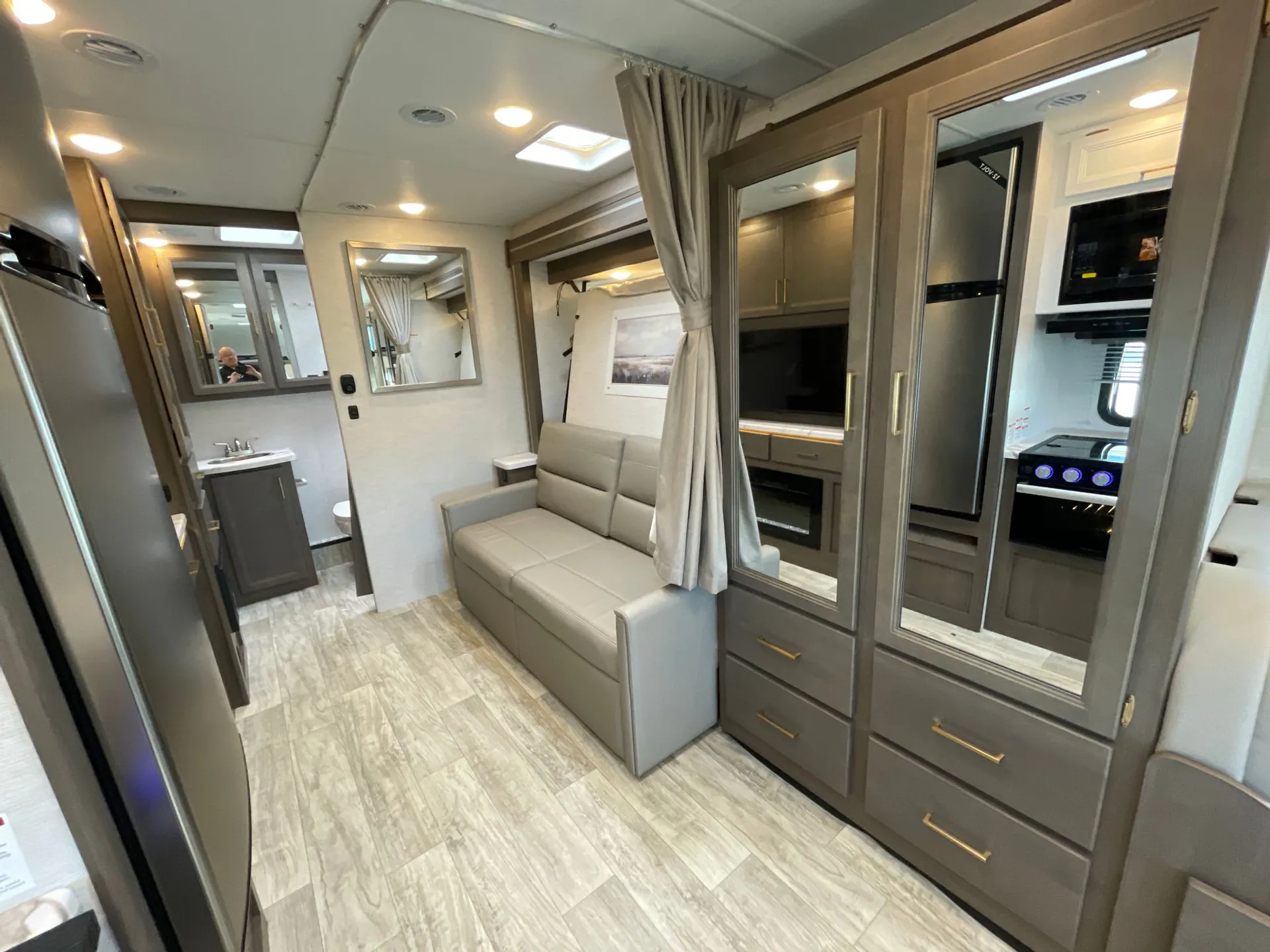 2025 Thor Motor Coach Chateau 27P - Photo 3