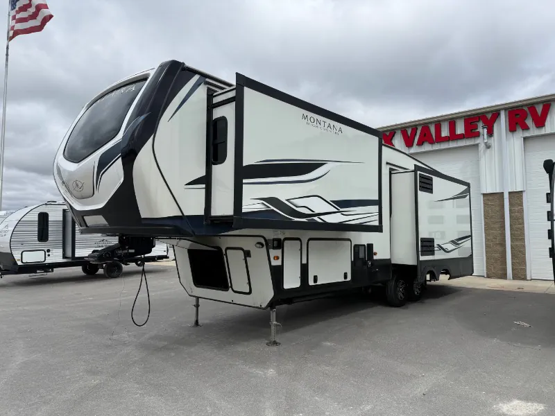 2022 Keystone Montana High Country 295RL - Photo 4