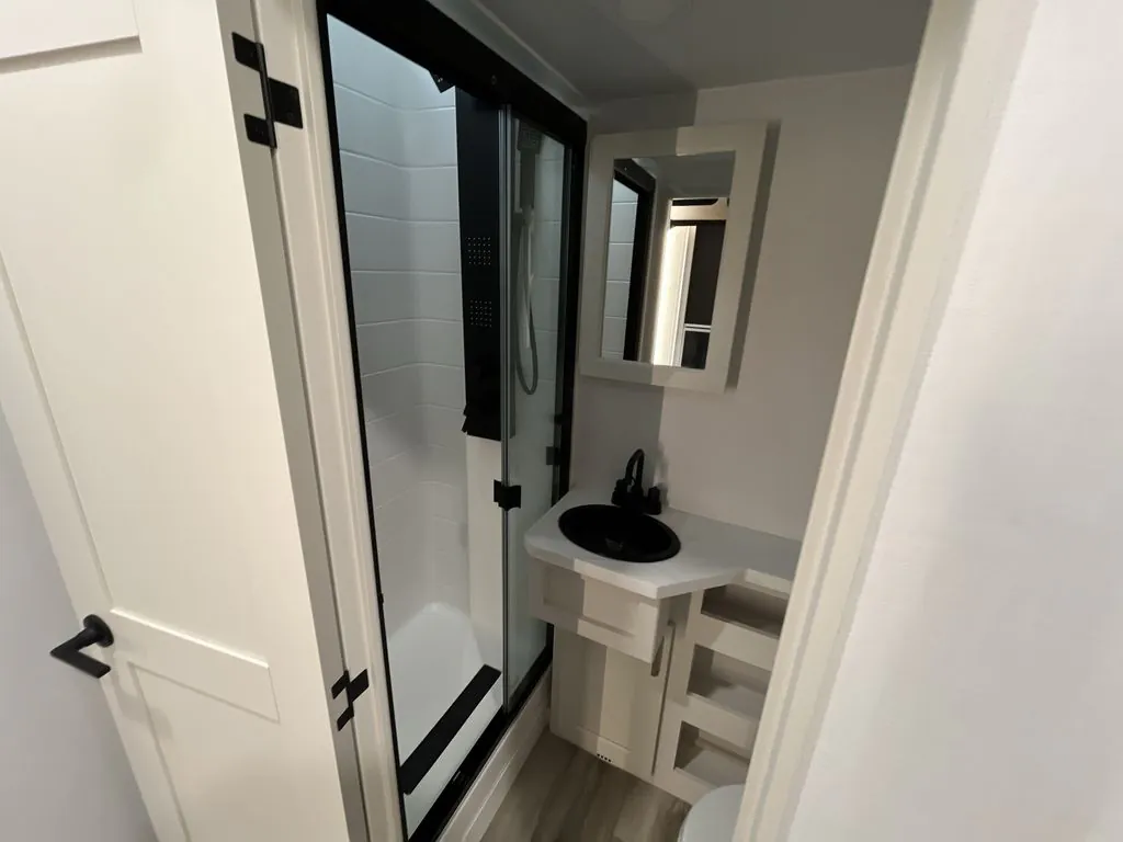 2027 Brinkley Model G 4170, Photos photo 12