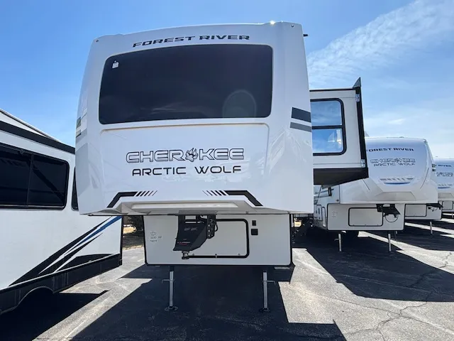 2025 CHEROKEE Arctic Wolf 3250 SUITE - Photo 2