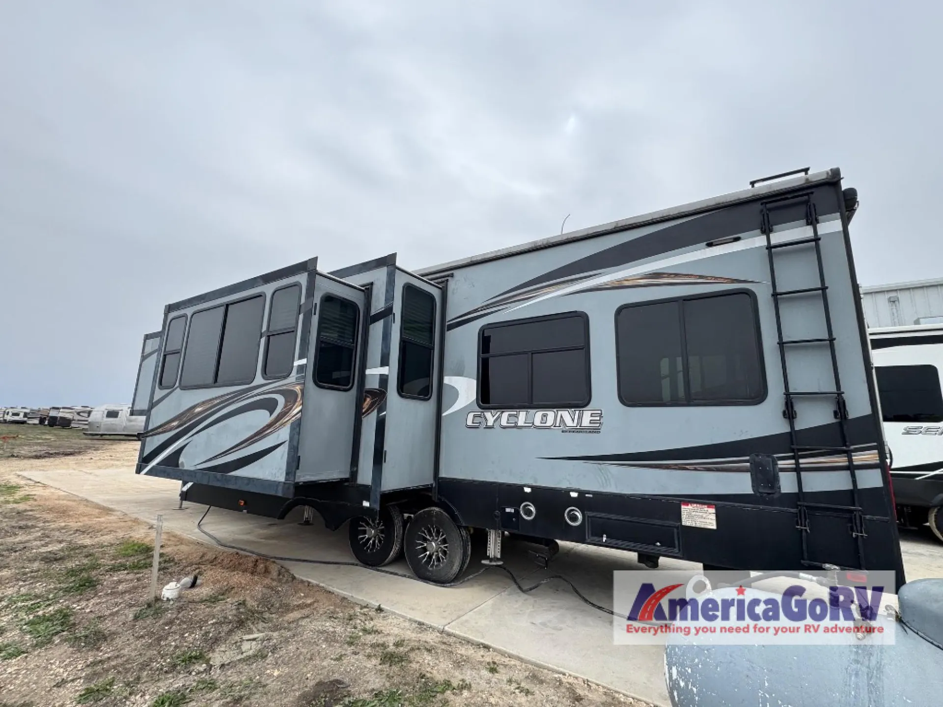 2017 Heartland Cyclone 3611 JS - Photo 4