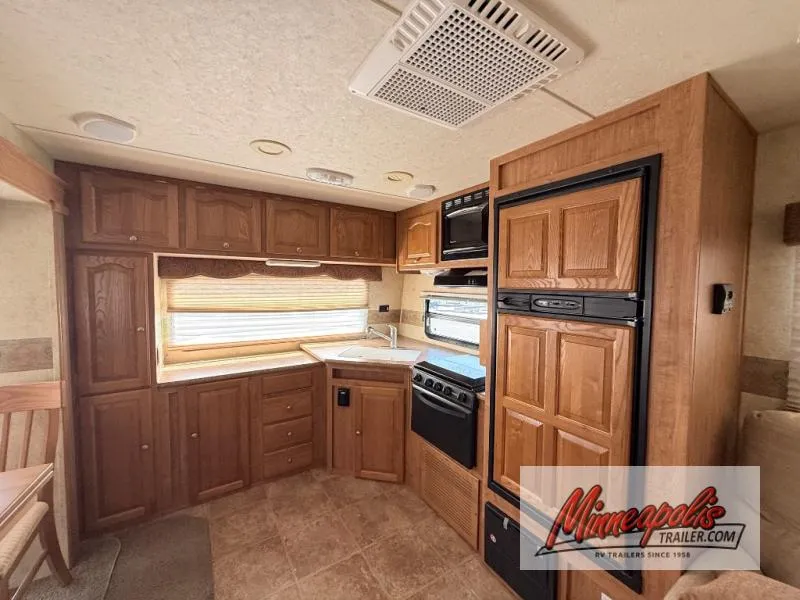 2011 Forest River RV Flagstaff Classic Super Lite 831FKBSS - Photo 4