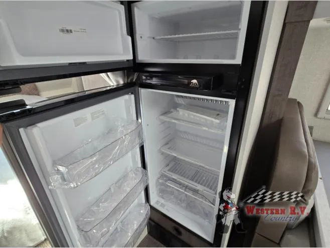 2026 Lance Lance Truck Campers 855S - Photo 4