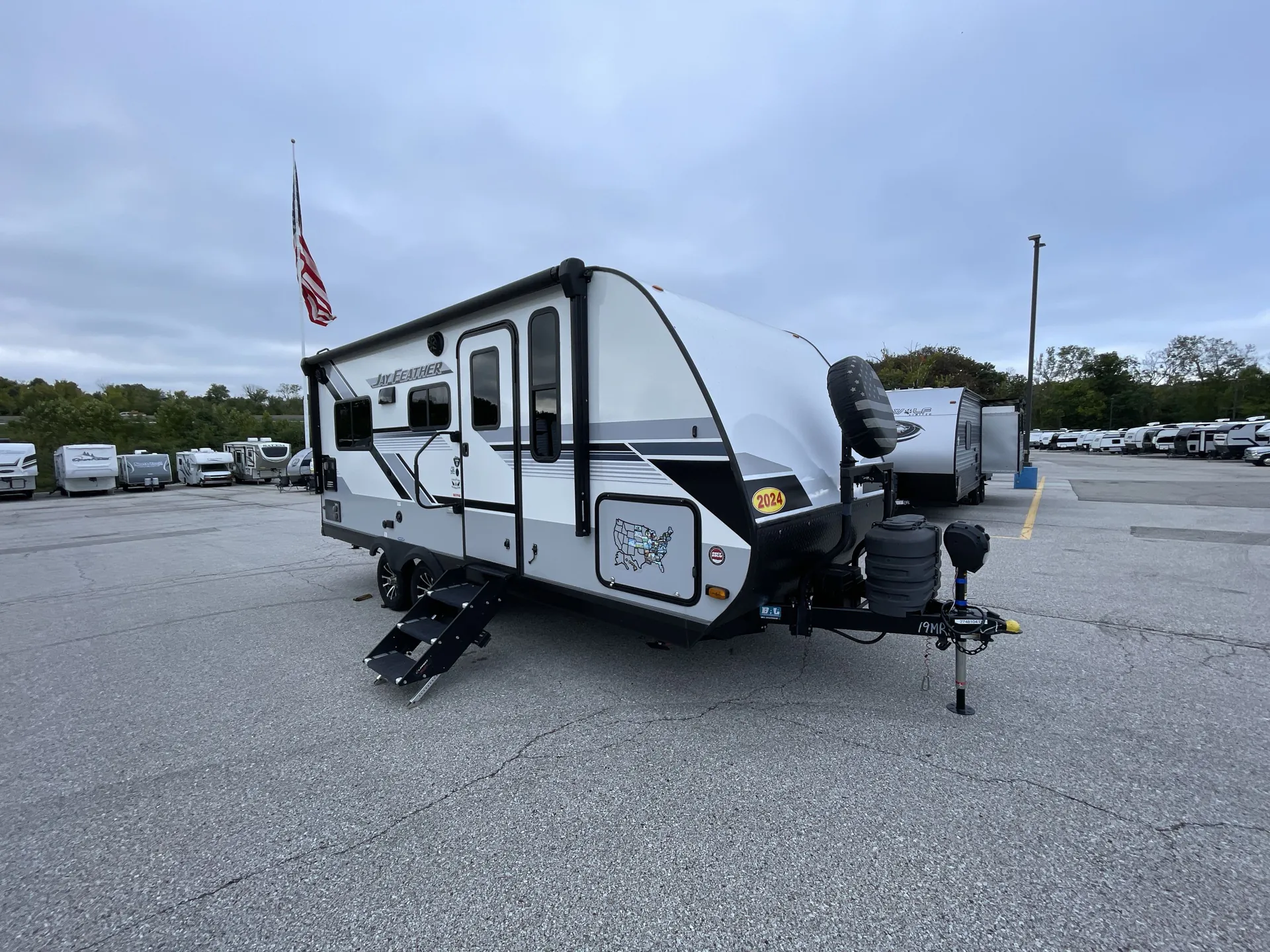 2024 Jayco Jay Feather 19MRK - Photo 2