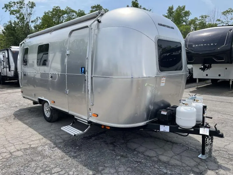 2027 Airstream World Traveler 22RB - Photo 4