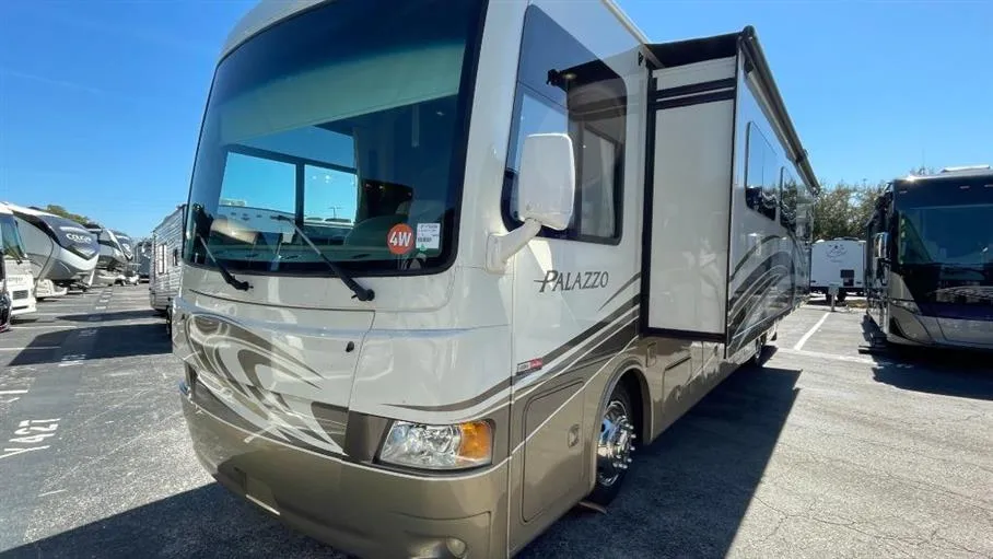 2015 Thor Motor Coach Palazzo 36.1 - Photo 2