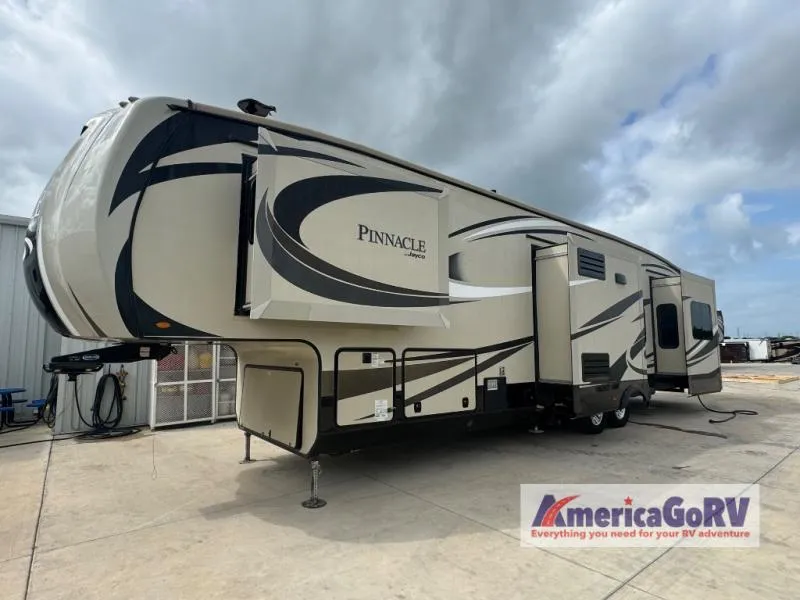 2017 Jayco Pinnacle 38REFS - Photo 3