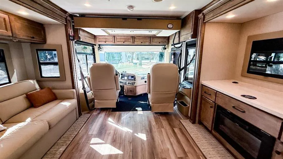 2026 Tiffin Byway 38 CL - Photo 4