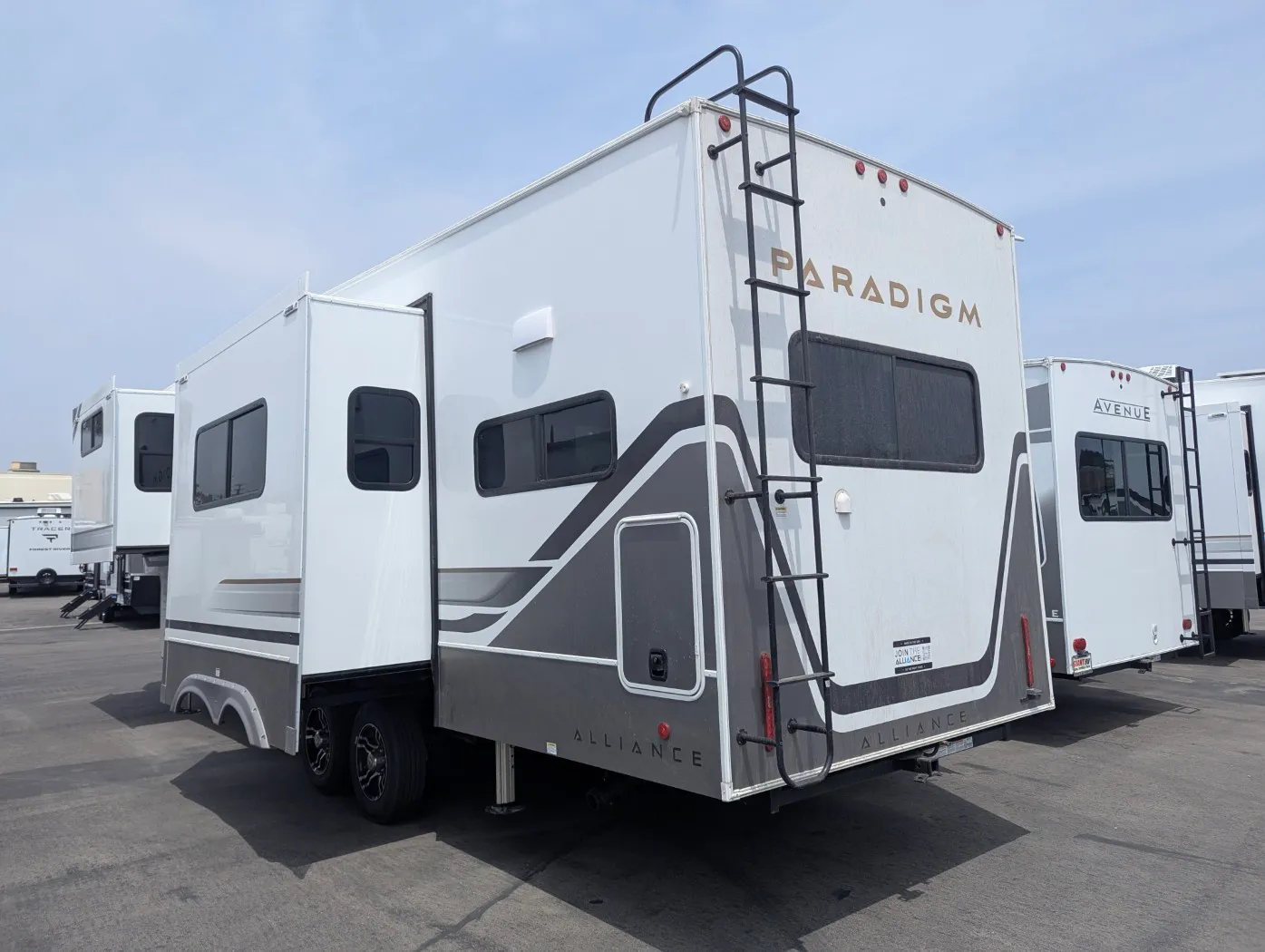 2026 Alliance RV Paradigm 312RK - Photo 4