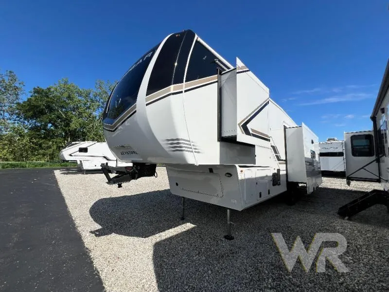 2027 Keystone Cougar 290RLS - Photo 4