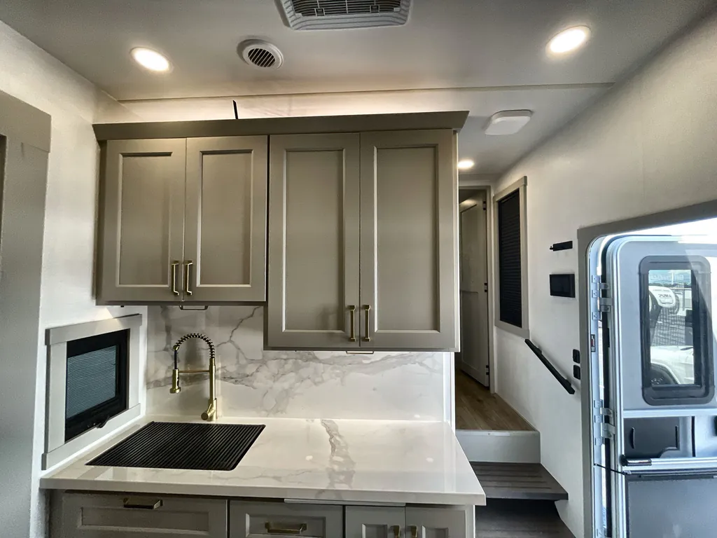 2024 Brinkley Model G 4000, Photos photo 10