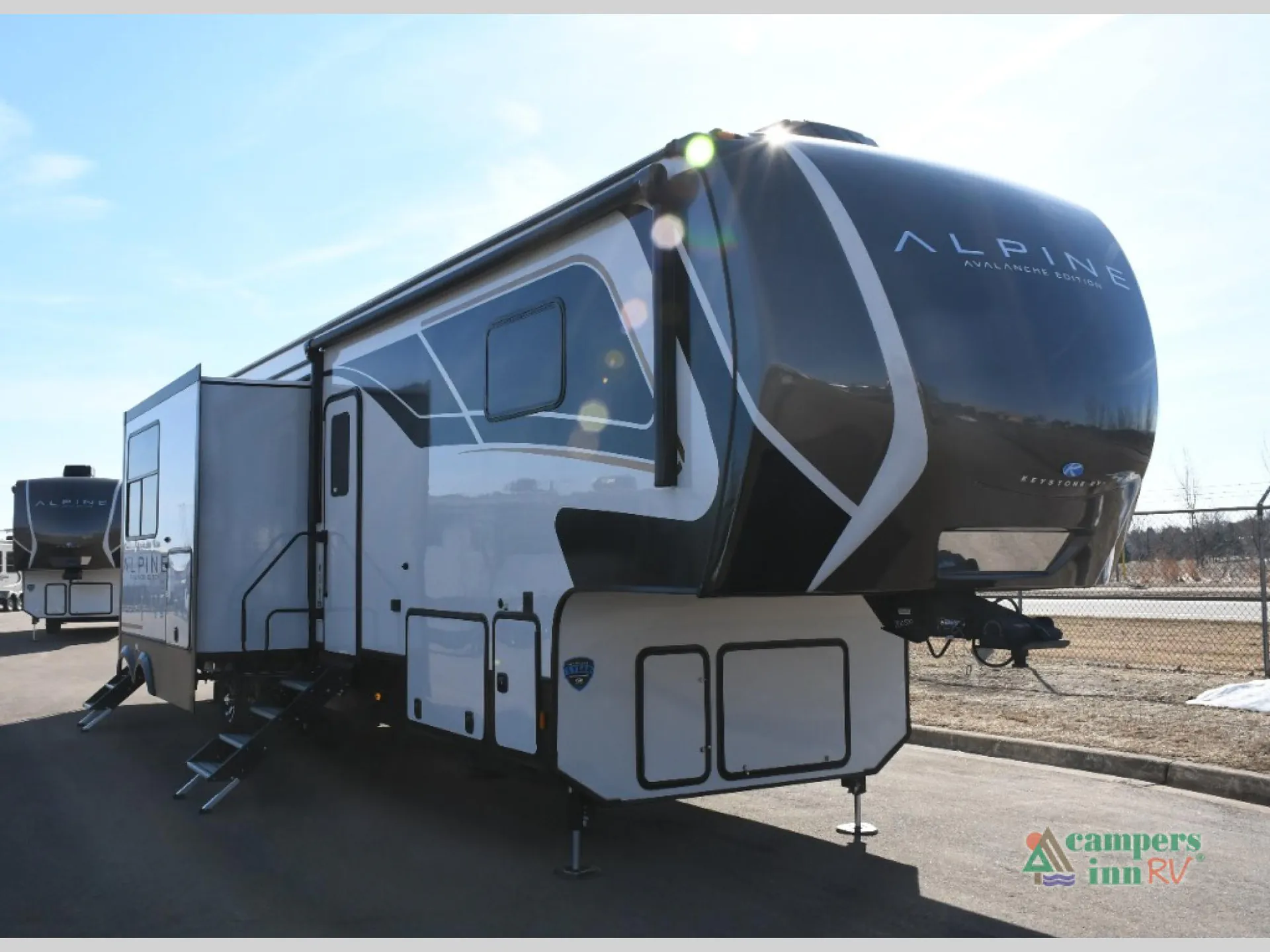 2025 Keystone Avalanche 380LT - Photo 3