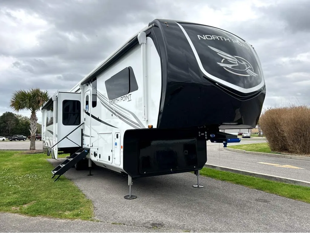 2025 Jayco North Point 365RKTS - Photo 2