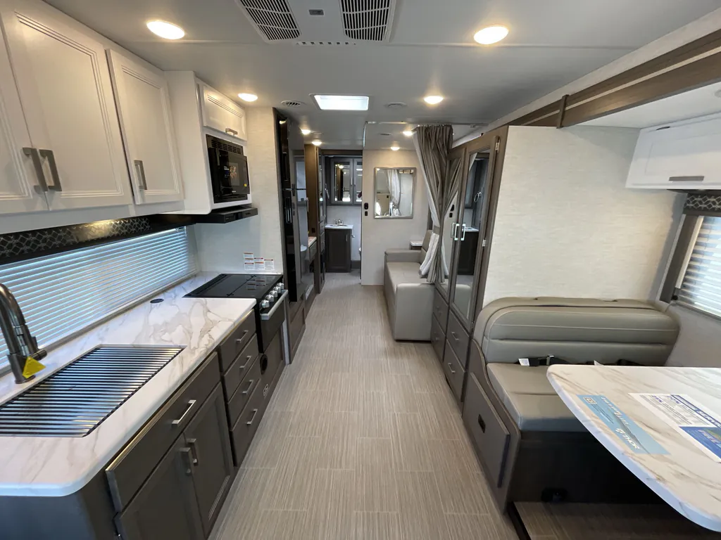 2025 Thor Motor Coach Freedom Elite 27HE, Photos photo 2