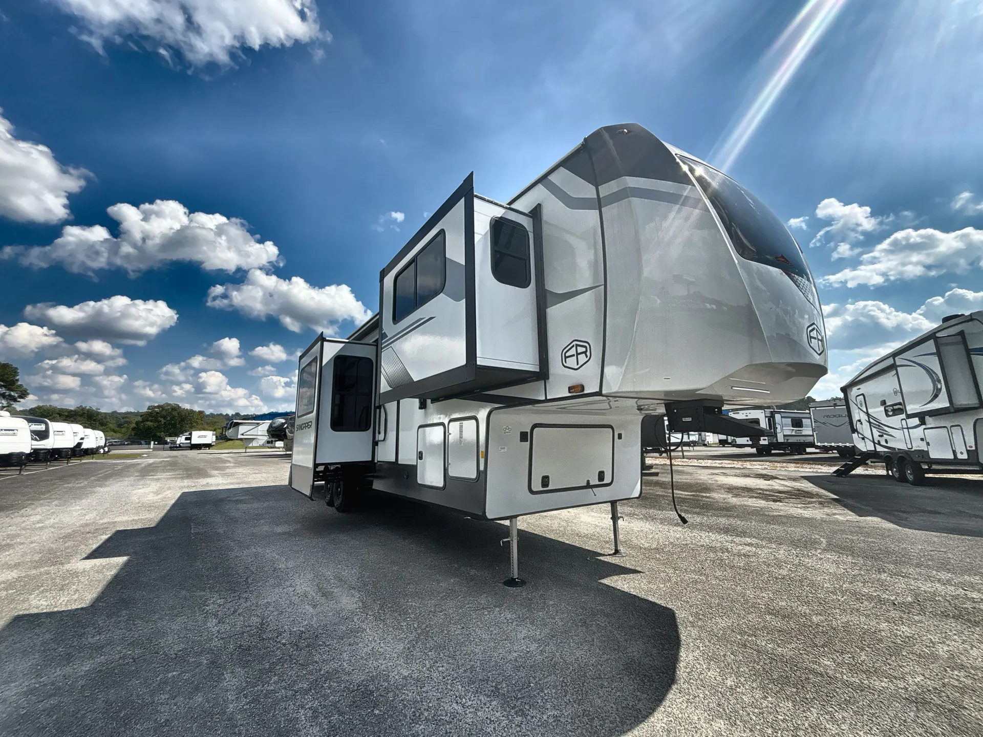 2025 Forest River Sandpiper 3990FL
