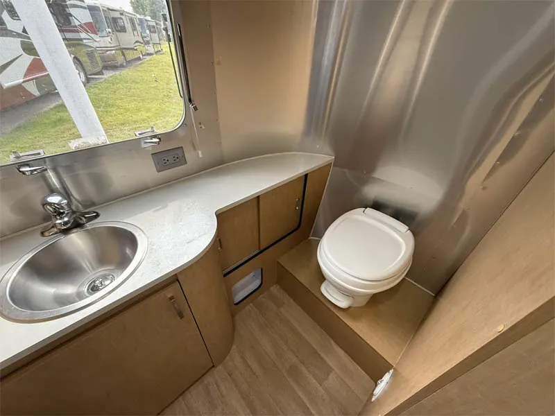 2011 Airstream Flying Cloud 23FB - Photo 4