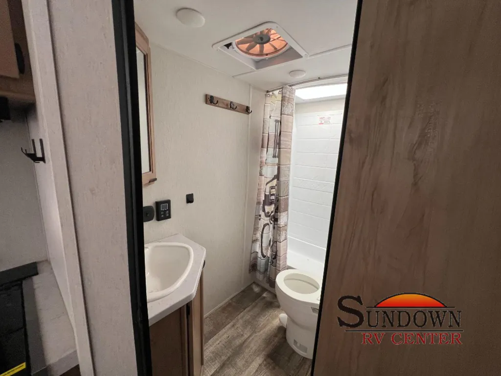 2024 Forest River Cherokee Wolf Den 272BRB, Photos photo 10