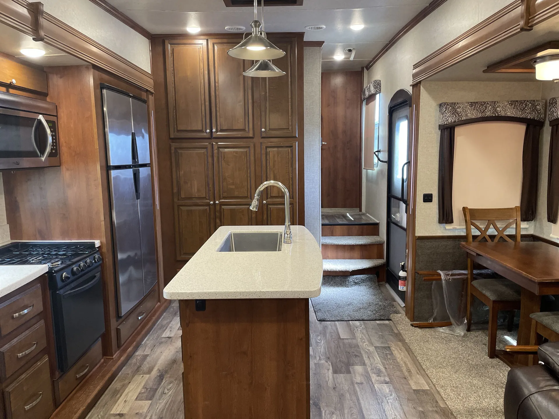 2018 Heartland Bighorn Traveler 32RS — living area main