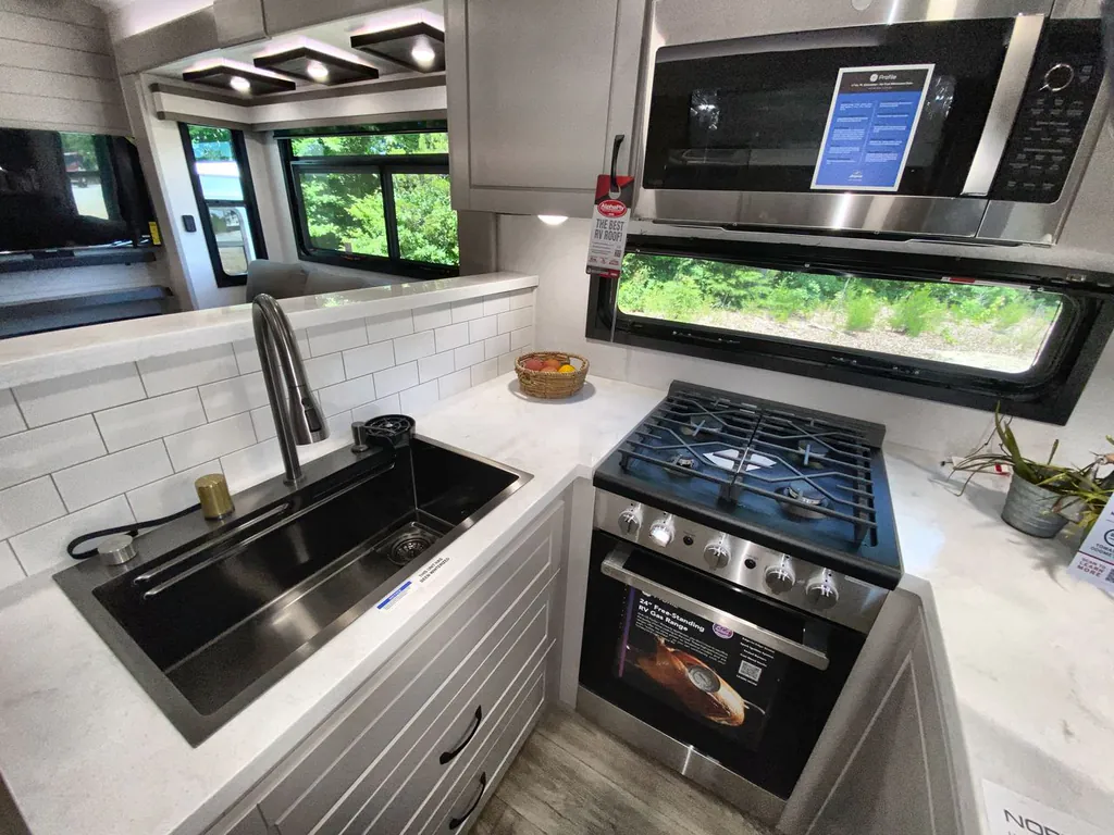 2026 Jayco North Point 395DSDB, Photos photo 23