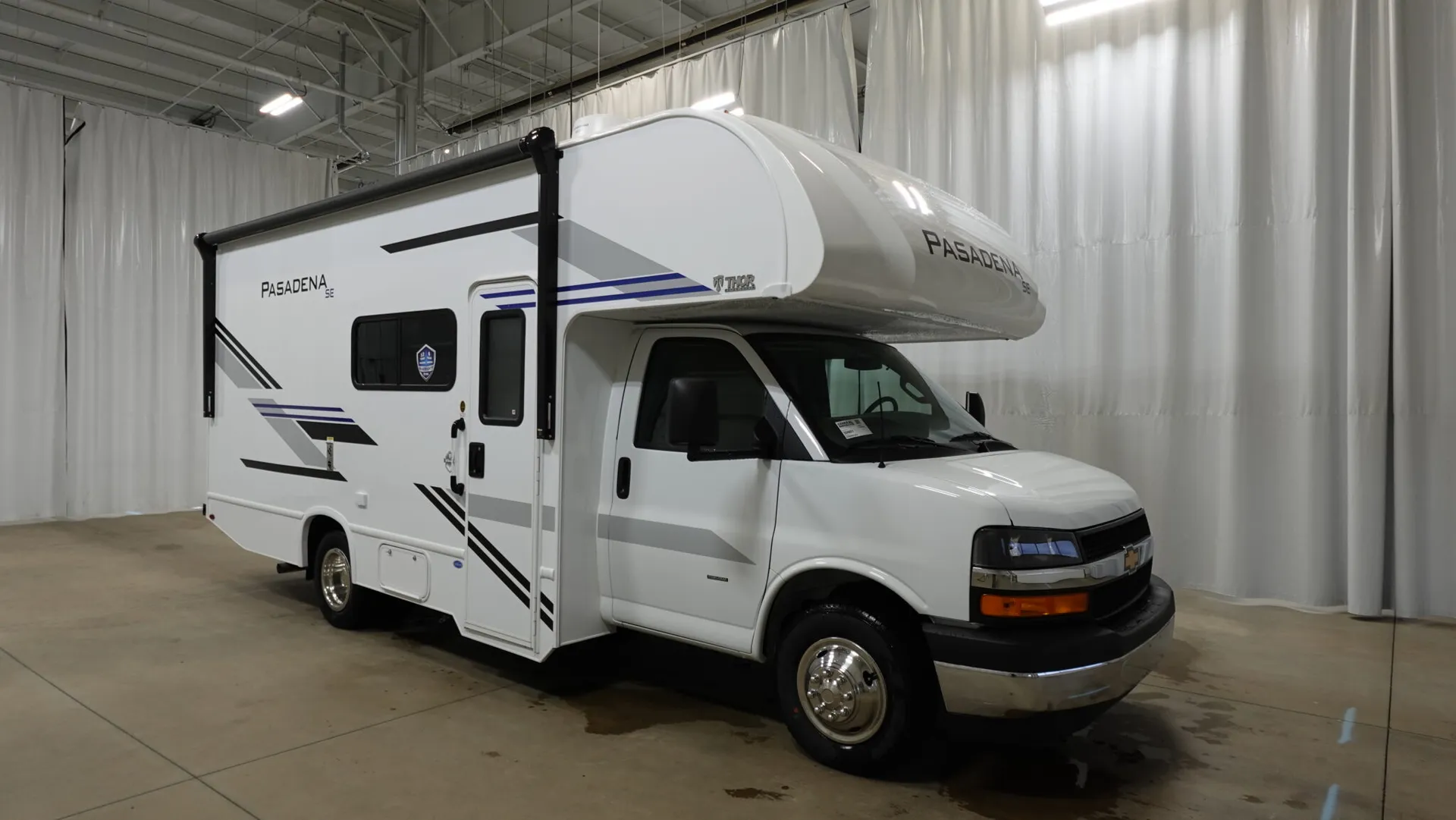 2026 Thor Motor Coach Pasadena SE SZ22 Chevy - Photo 2