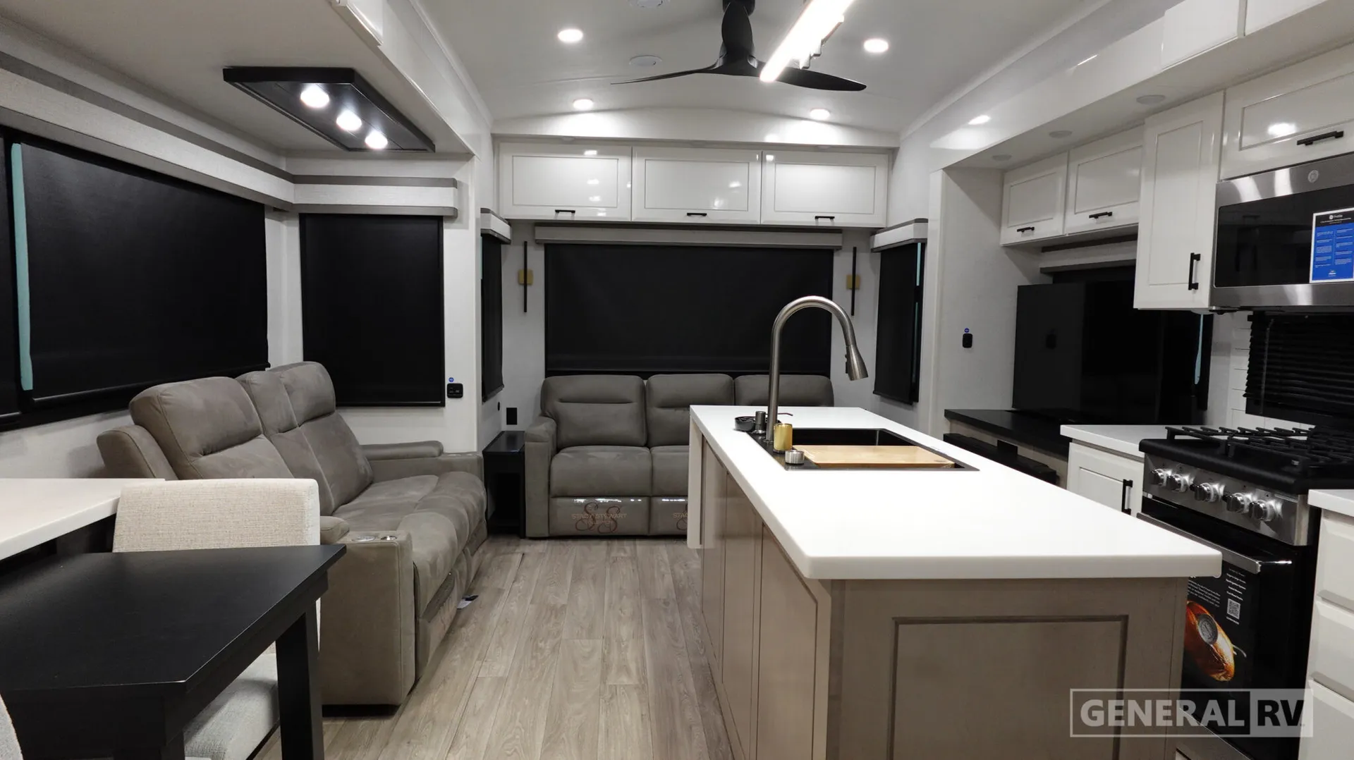 2027 Jayco Pinnacle 36FBTS - Photo 3