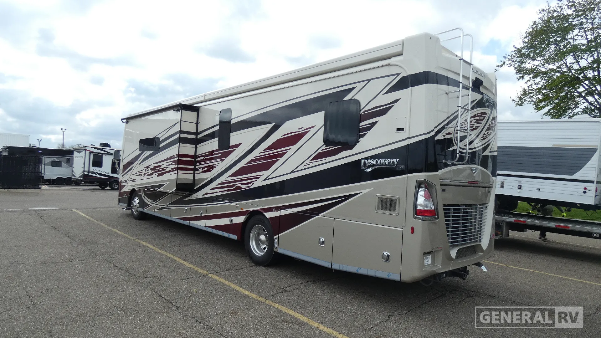 2026 Fleetwood Discovery LXE 40G - Photo 4