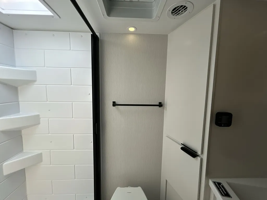 2027 Winnebago Micro Minnie 2108DS, Photos photo 6