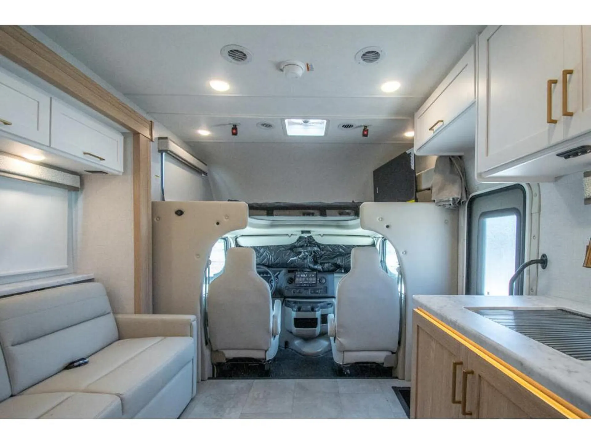 2026 Thor Motor Coach Chateau 31H - Photo 4