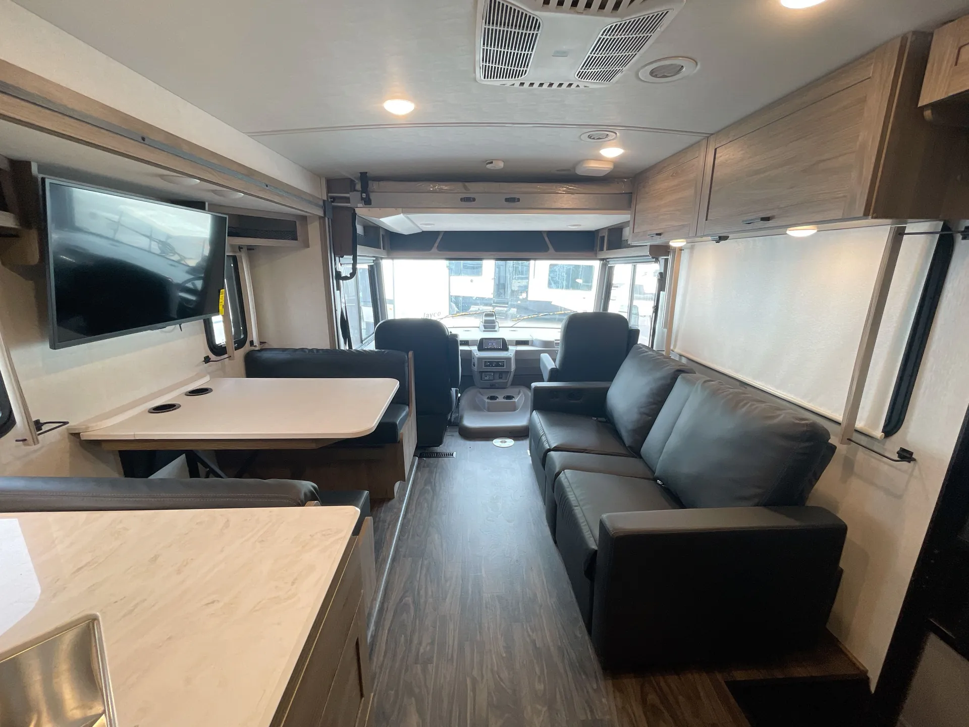 2025 Winnebago Vista 33K — living area main