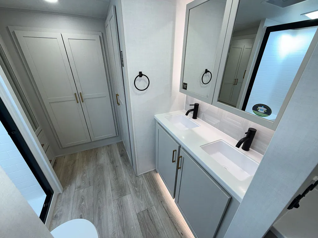 2027 Forest River Rockwood Signature 401SFB, Photos photo 33