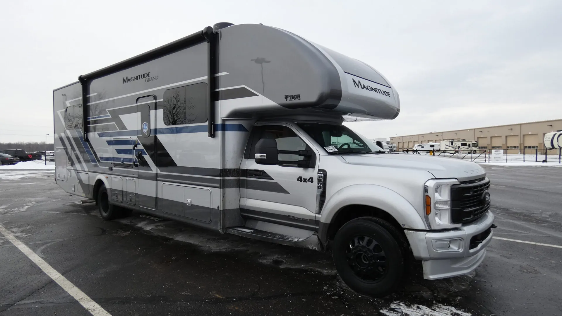 2026 Thor Motor Coach Magnitude Grand L35 - Photo 2