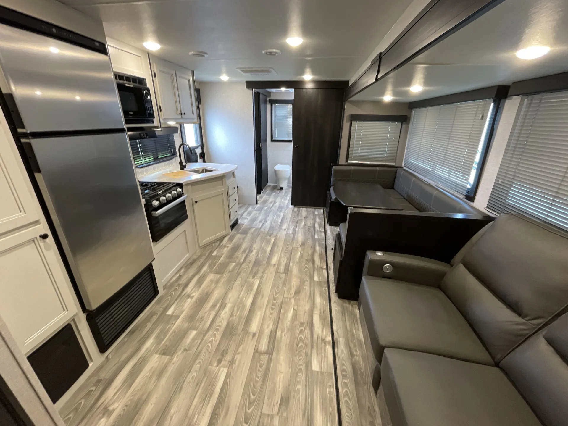 2023 Highland Ridge Range Lite 252RB — living area main