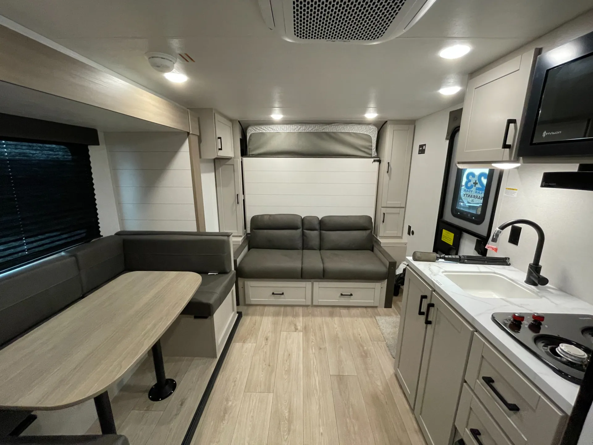 2027 Jayco Jay Flight 197MB - Photo 3