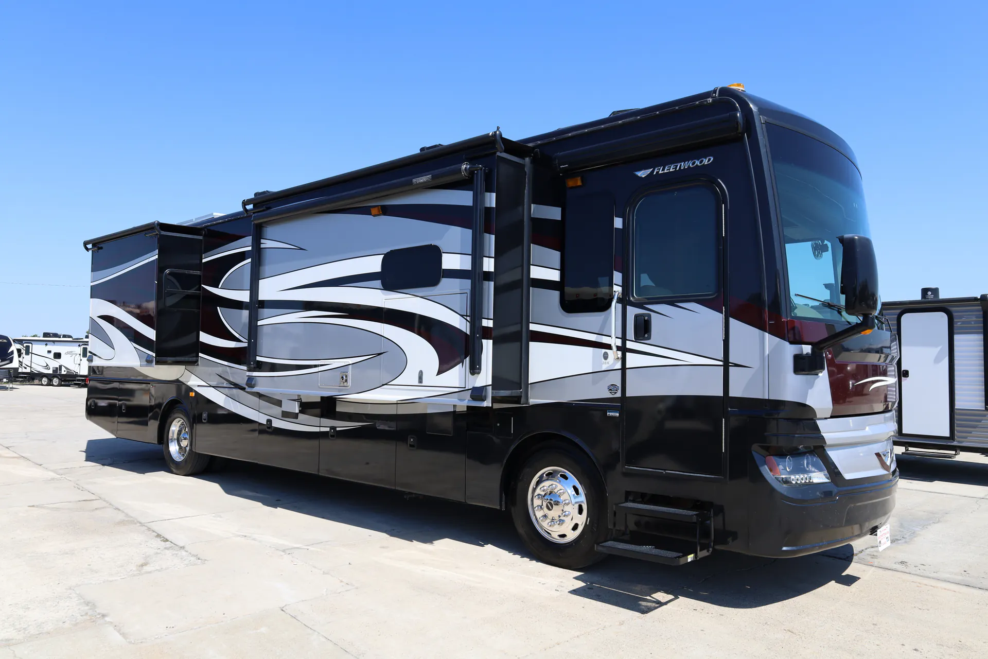 2017 Fleetwood Pace Arrow LXE 38K - Photo 2